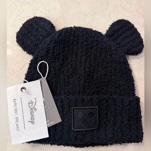 Brand new! With tags but the tag fell OFF! Barefoot dreams toddler hat